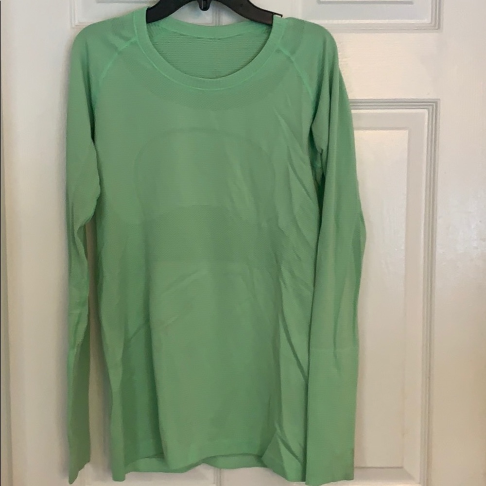 Lululemon size 8 women’s swiftly